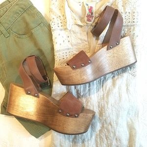 *CCO* Kelsi Dagger Wood Platform Sandals